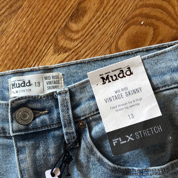 1 LEFT! 💕 NWT MUDD MID-RISE SKINNY JEANS Size 15 - Picture 4 of 8